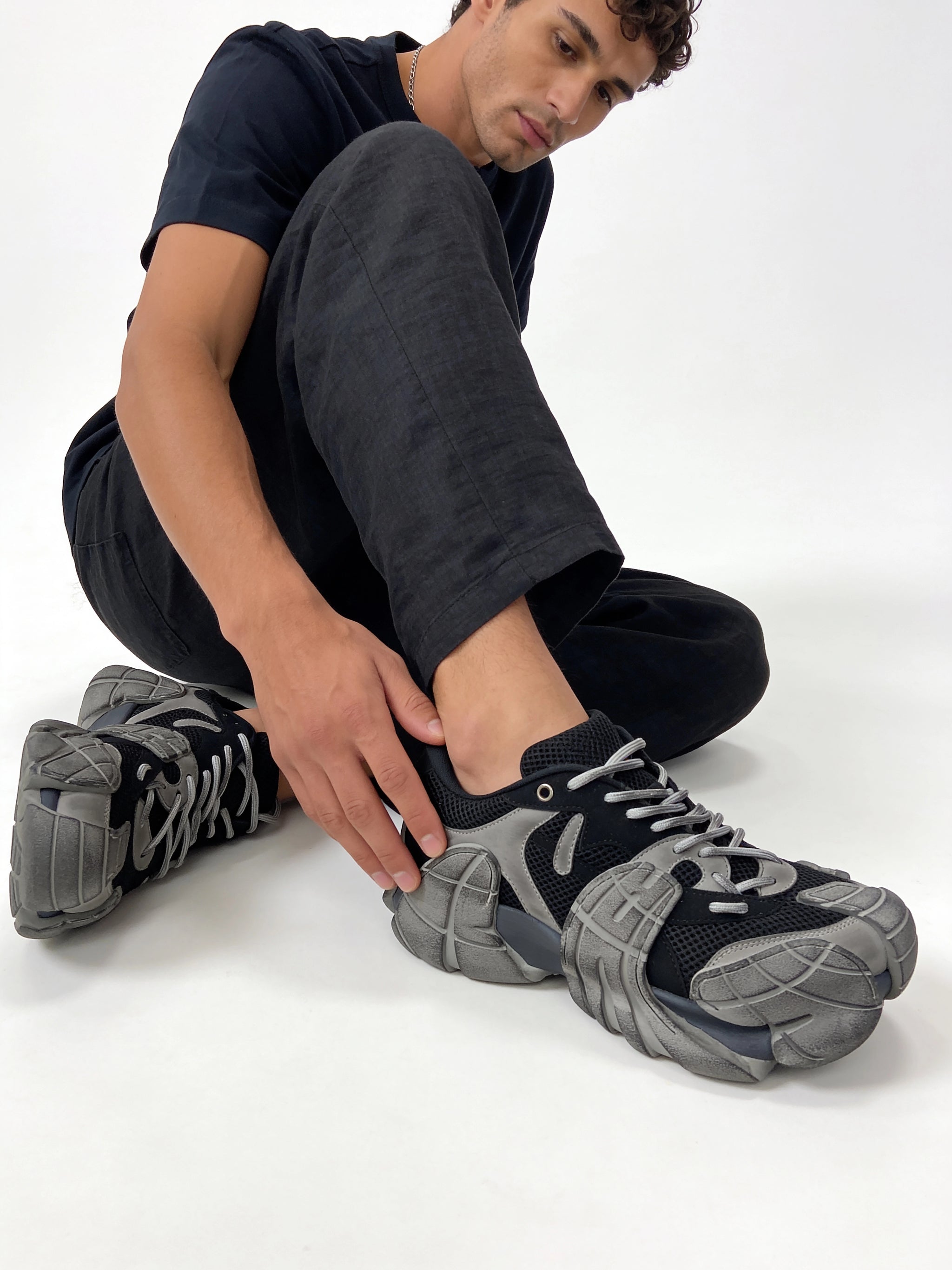 Distressed Panelled Sneakers Knit Regular Fit - seevenn